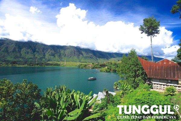 Mengarungi Negeri di Atas Negeri: Keajaiban Wisata Danau Toba