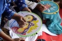 Melukis Kain Sutera: Membingkai Keindahan dan Warisan Budaya Indonesia
