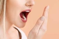Mengusir Bau Mulut Tanpa Bahan Kimia: Tips Segar Sepanjang Hari dengan Bahan Alami