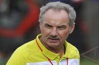 La Nyalla Kembalikan Riedl Jadi Pelatih Timnas