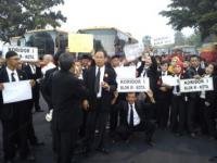 Tuntut THR, Ratusan Pekerja Transjakarta Mogok